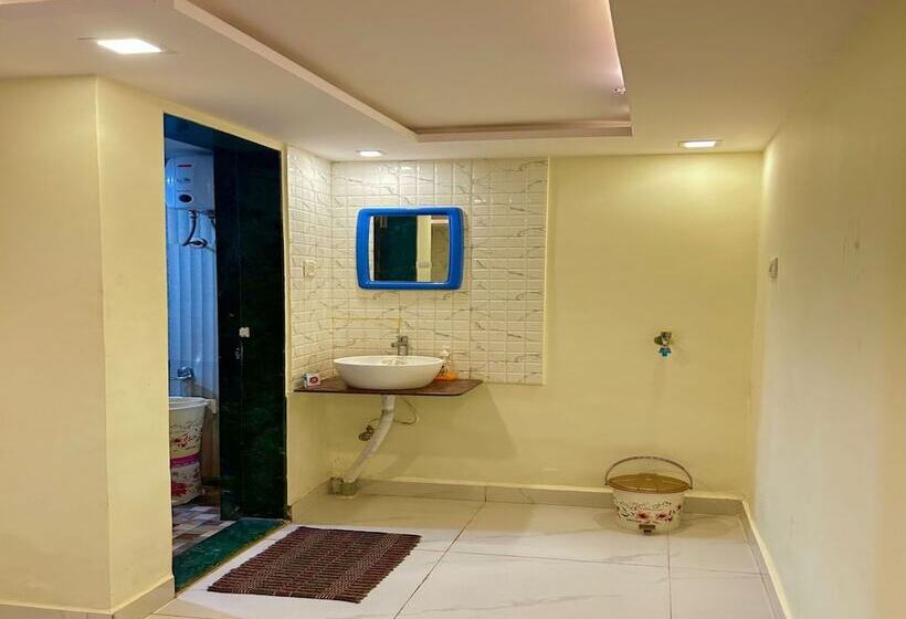 Hotel Wada Chirebandi