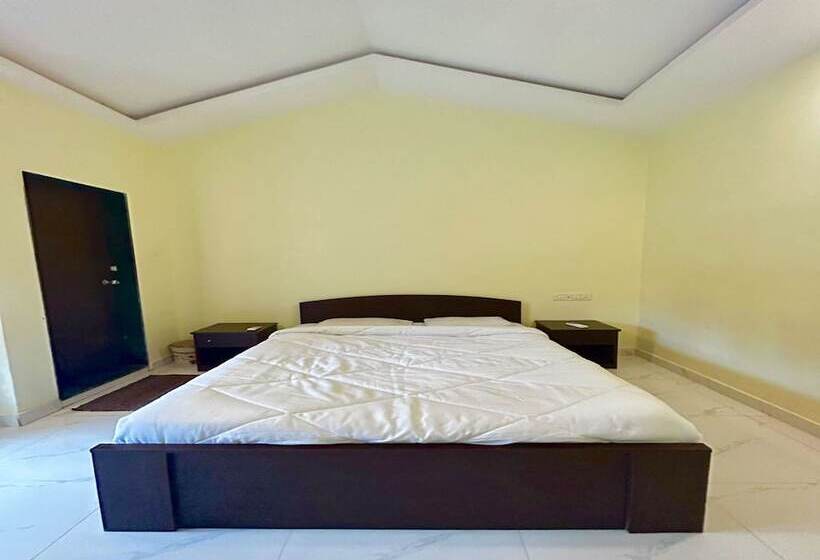 Hotel Wada Chirebandi