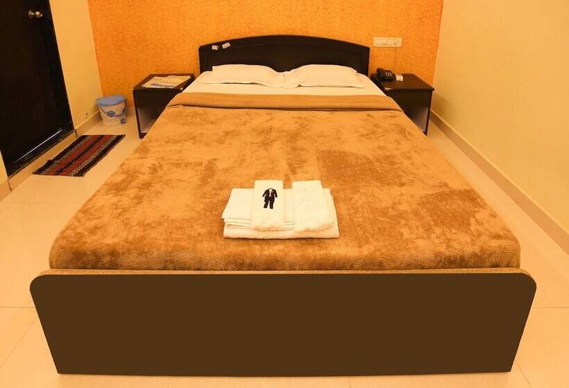 Hotel Wada Chirebandi