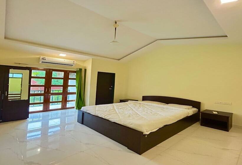 Hotel Wada Chirebandi