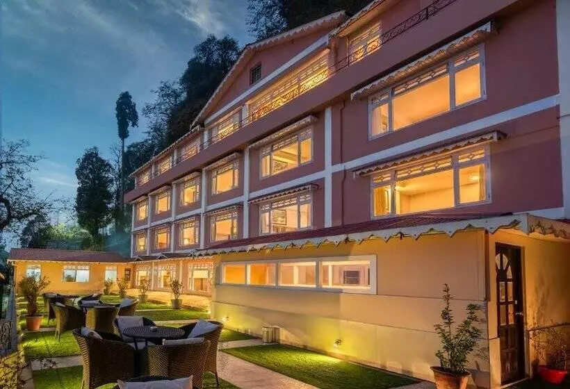 Summit Oakden Resort & Spa
