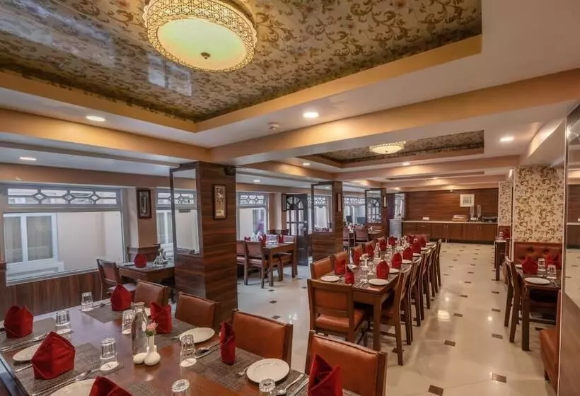 Summit Oakden Resort & Spa
