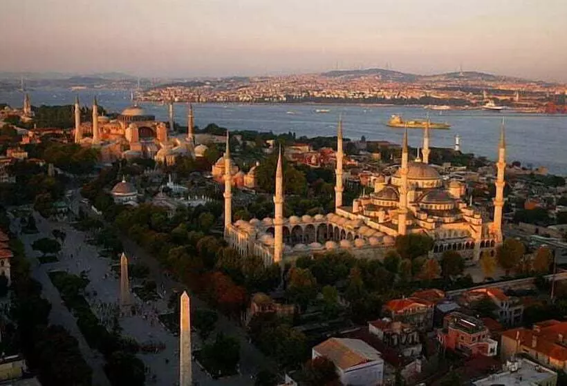 Golden Saray Apart