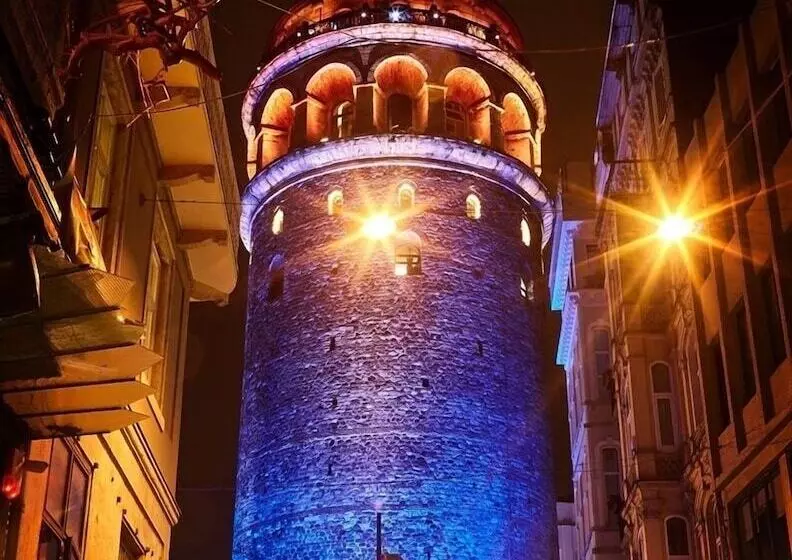 Golden Saray Apart
