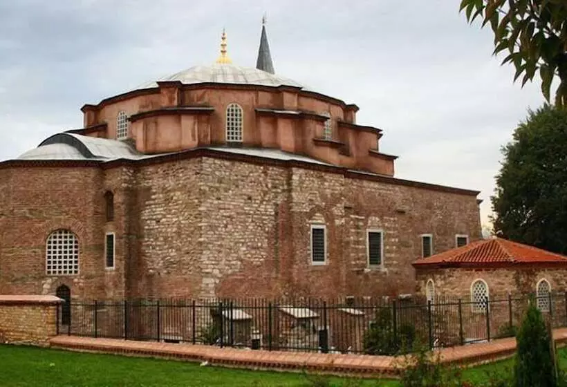 Golden Saray Apart