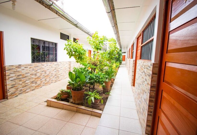 هتل Hospedaje Santa Monica