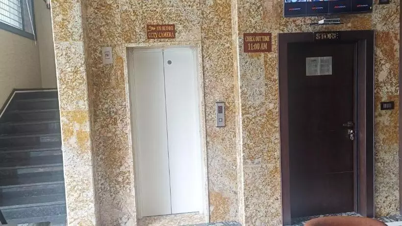 ホテル Sadhana Palace