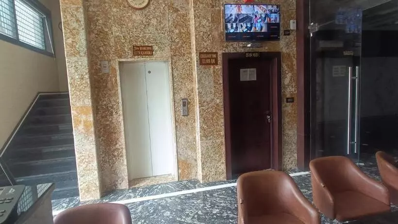 ホテル Sadhana Palace