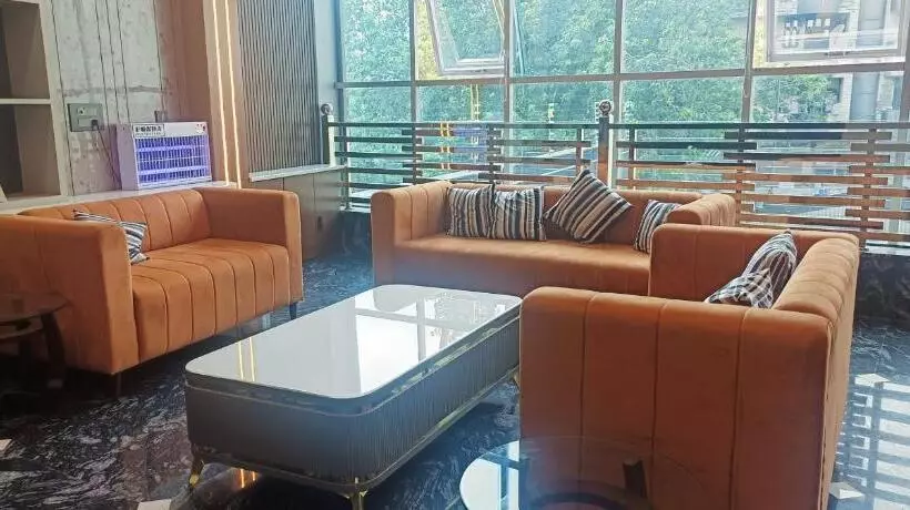ホテル Sadhana Palace