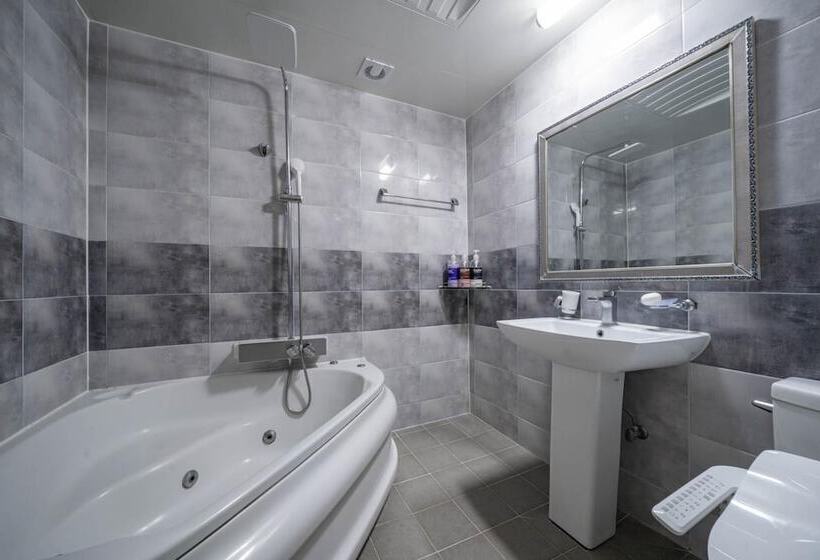 מוטל Andong Okdong Hayanseong