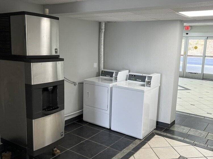 מוטל Rodeway Inn