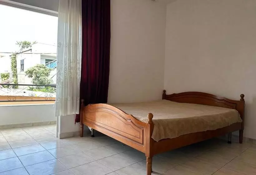 پانسیون Ibras House