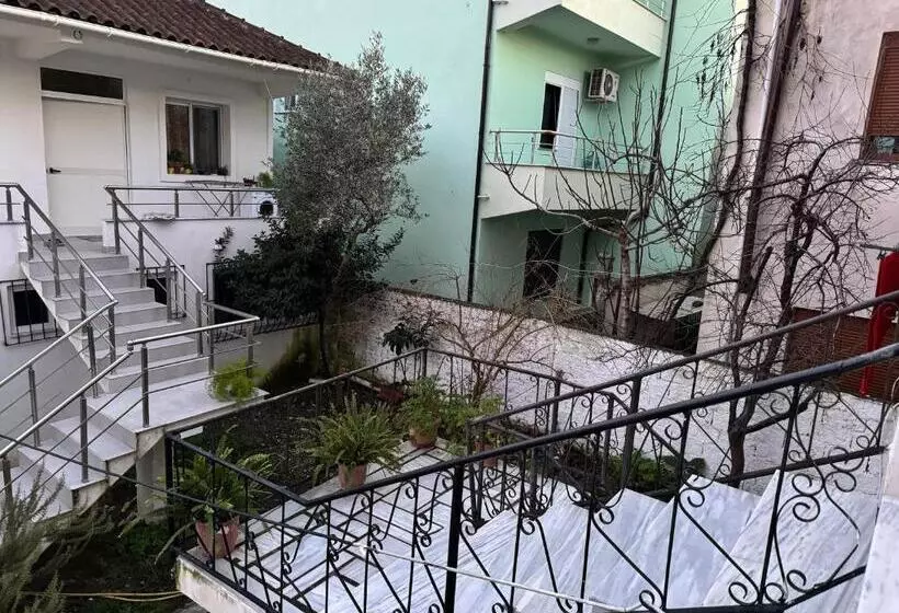 پانسیون Ibras House