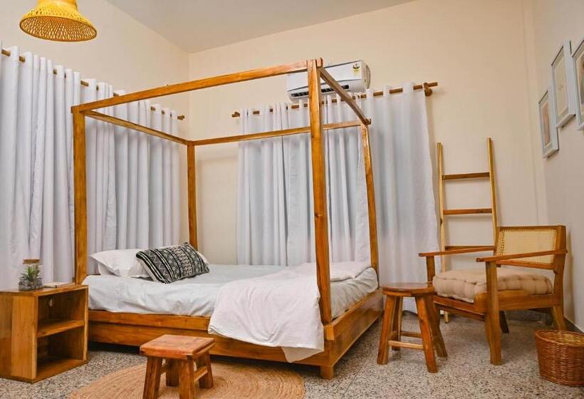 ペンション Skip Intro Stays