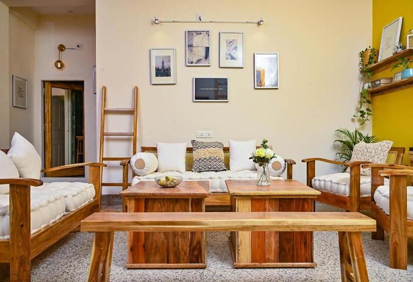 ペンション Skip Intro Stays