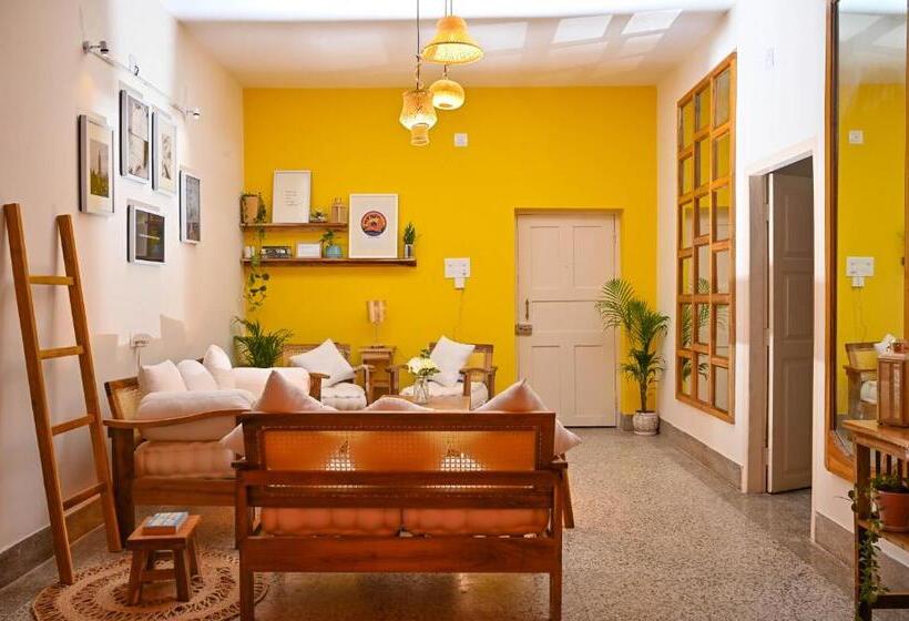 ペンション Skip Intro Stays