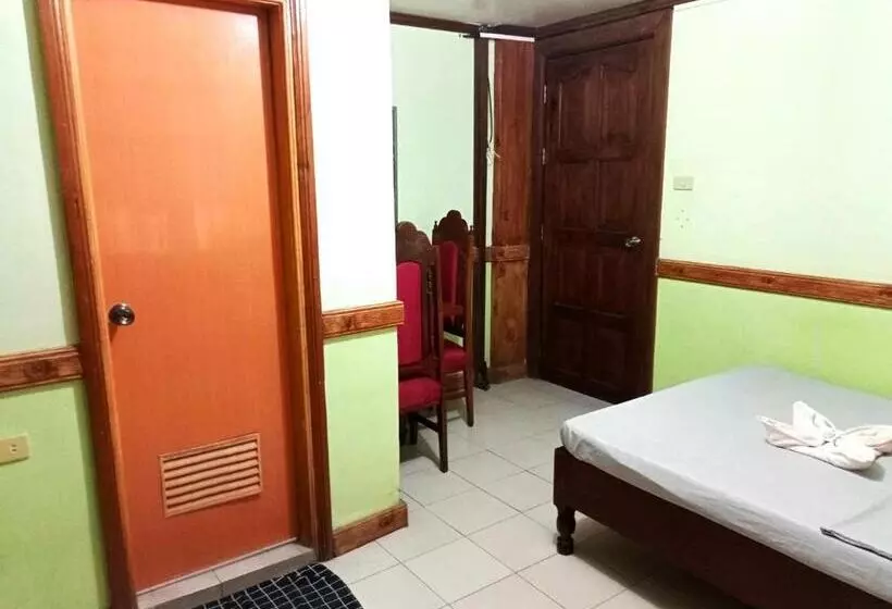 ユースホステル Regular Room In Casa De Piedra Pension House