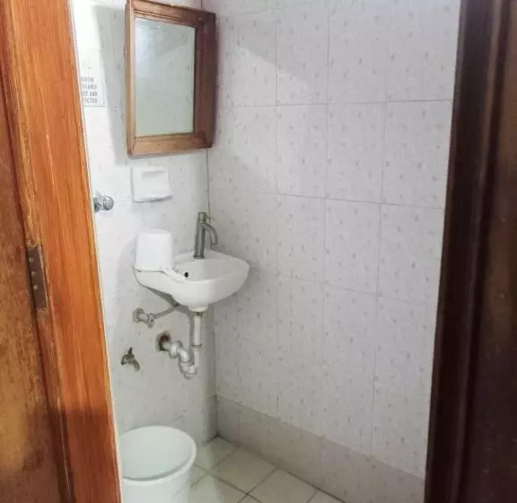 ユースホステル Regular Room In Casa De Piedra Pension House