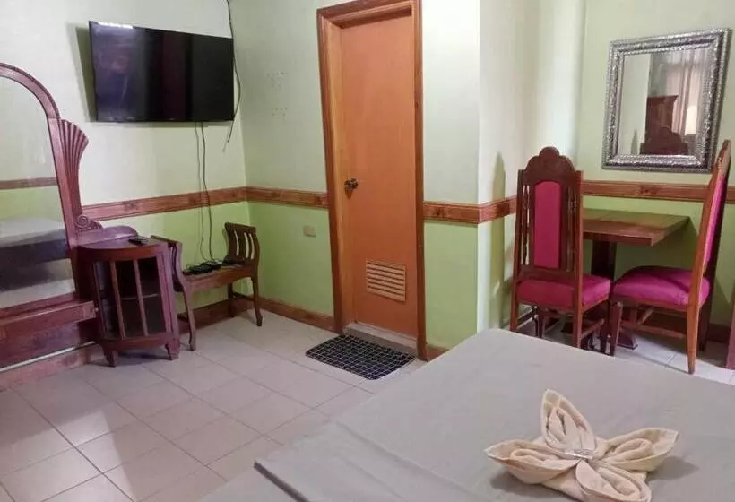 ユースホステル Regular Room In Casa De Piedra Pension House