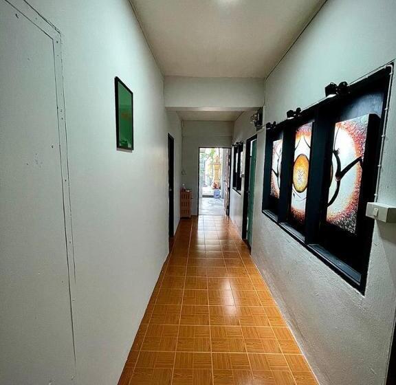 Общежитие Satop Travelers Guesthouse