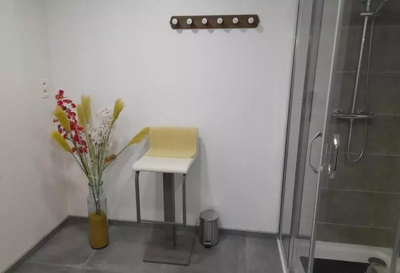 تختخواب و صبحانه Chez Francis