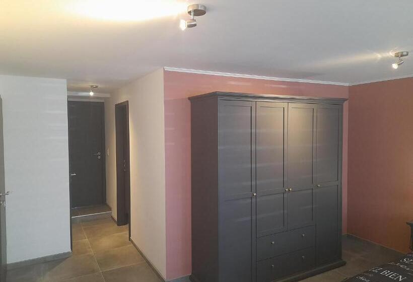 تختخواب و صبحانه Chez Francis