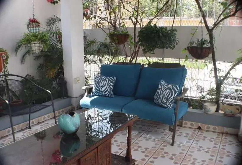 تختخواب و صبحانه El Jardin De La Nonna