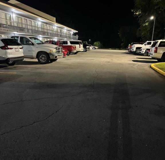 ホテル Hallmarc Inn