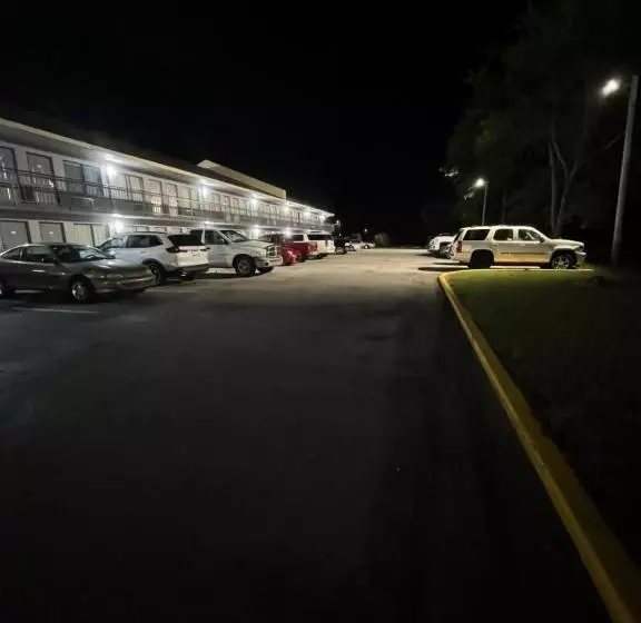 Hotelli Hallmarc Inn