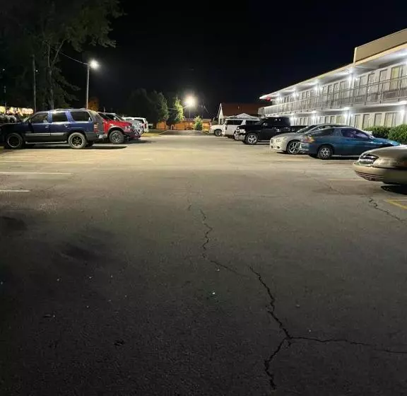 Hotelli Hallmarc Inn