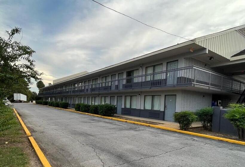 ホテル Hallmarc Inn