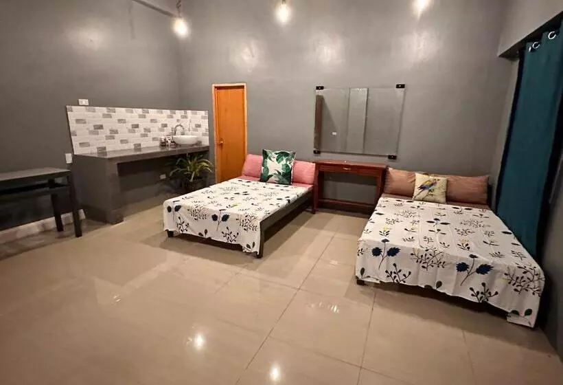 ホテル Limewood Residences  Bago City Good For 4