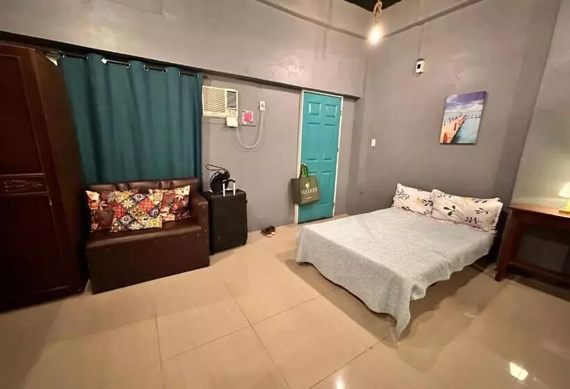 ホテル Limewood Residences  Bago City Good For 4