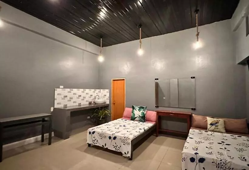 ホテル Limewood Residences  Bago City Good For 4