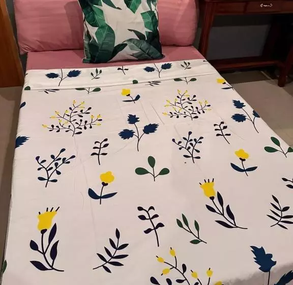 ホテル Limewood Residences  Bago City Good For 4