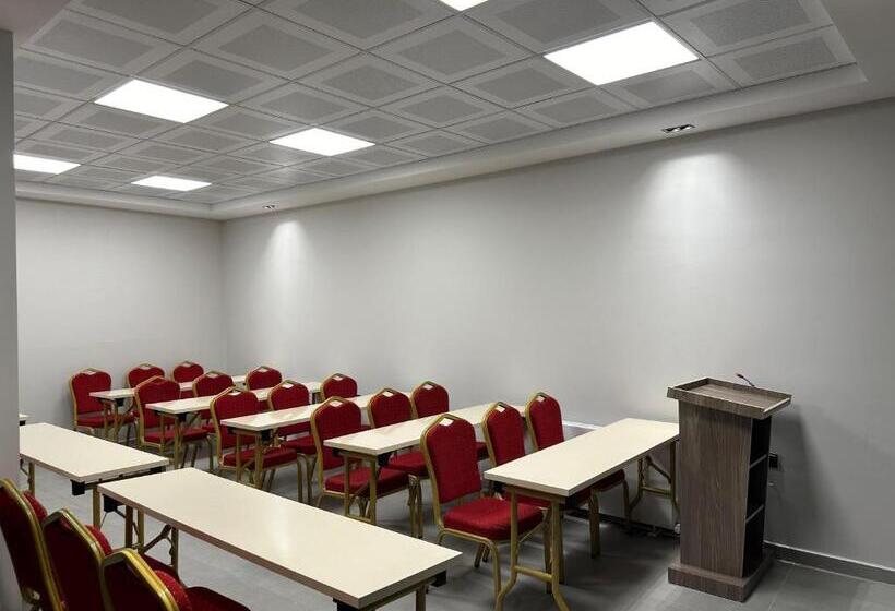 Hotelli Marasium Suites