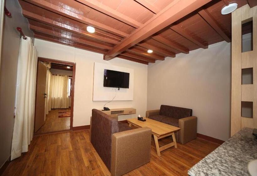 هتل Redstone Regency