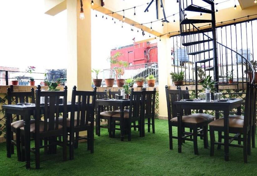 هتل Redstone Regency