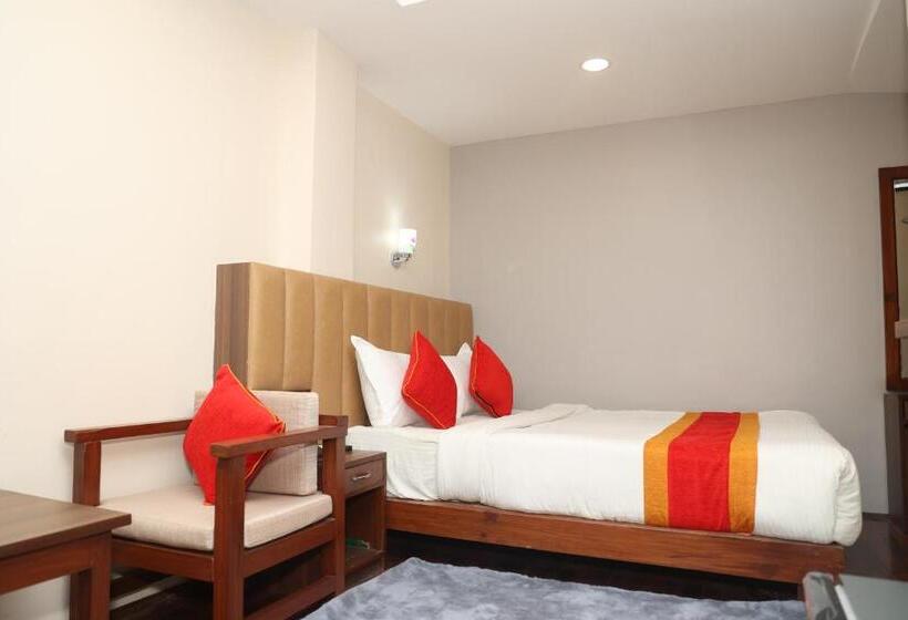 هتل Redstone Regency