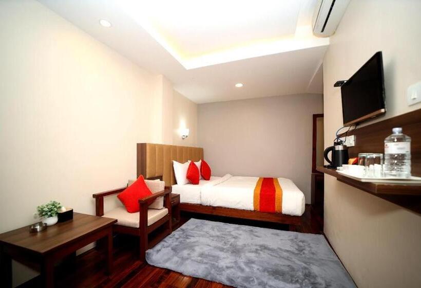 هتل Redstone Regency