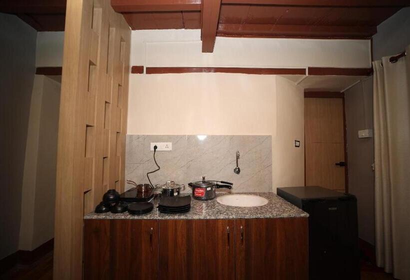 هتل Redstone Regency