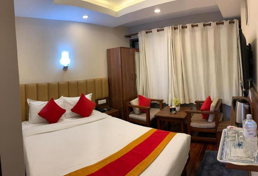 هتل Redstone Regency