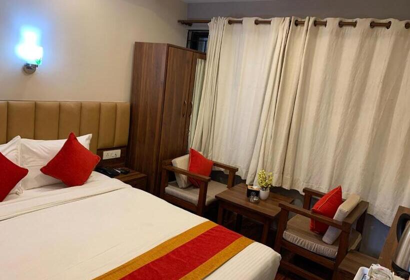 هتل Redstone Regency