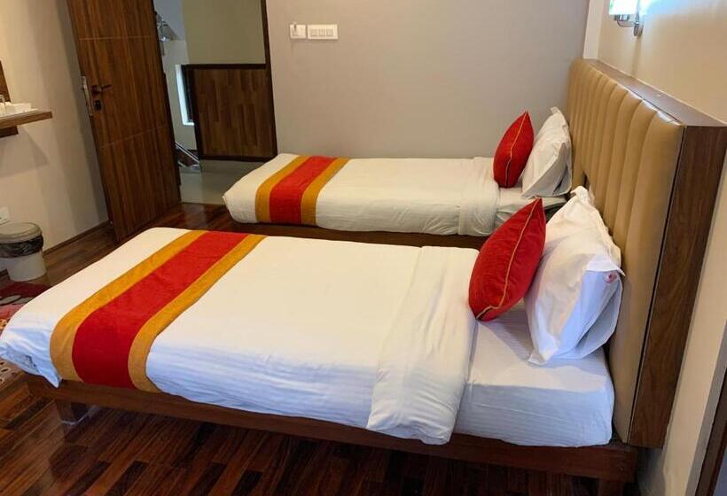 هتل Redstone Regency