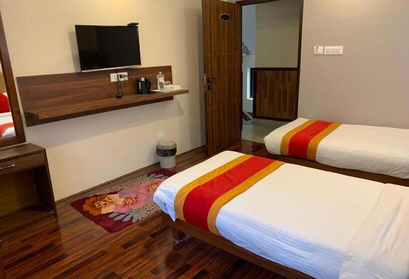 هتل Redstone Regency