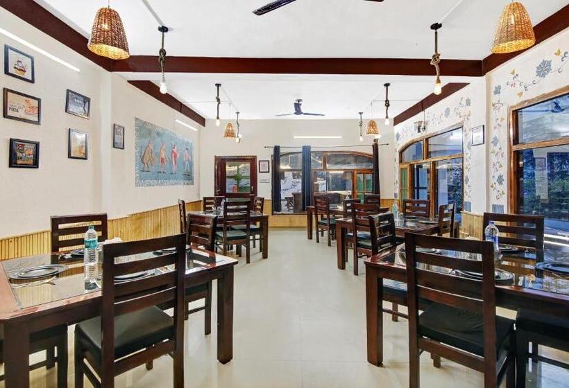 هتل Treebo Trend Drishyawali Kullu With Mountain View