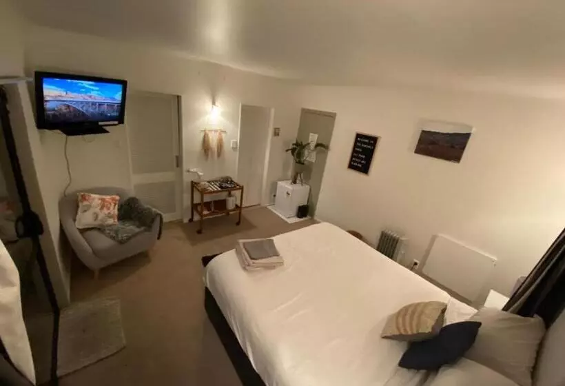 پانسیون Dinsdale Oasis And Private Spa Pool