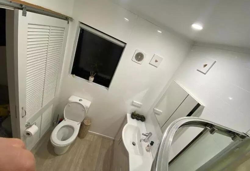 پانسیون Dinsdale Oasis And Private Spa Pool