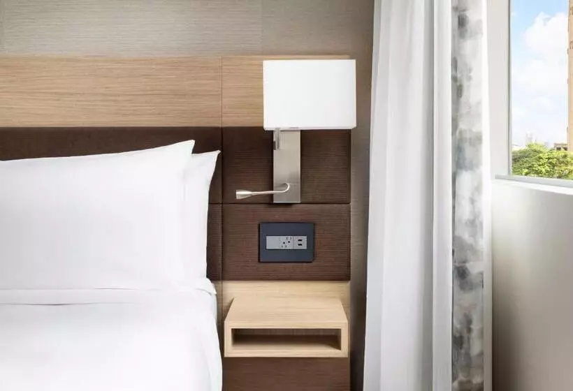 Ac Hotel By Marriott Honolulu