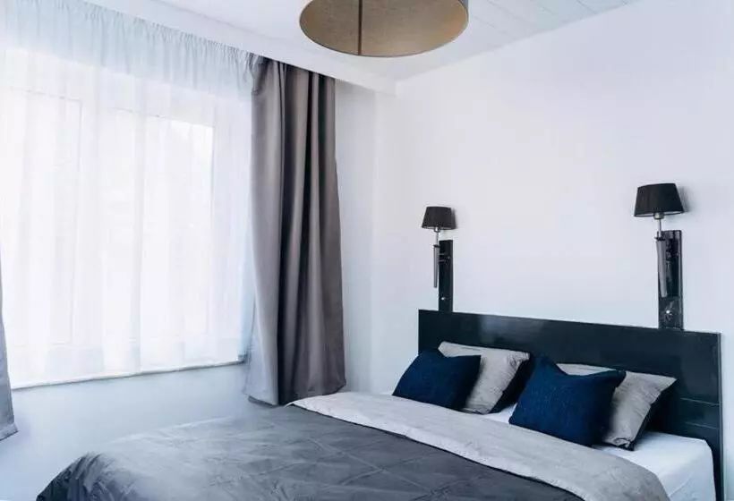 Atomihotel: Contemporary Comfort Steps From The Atomium!